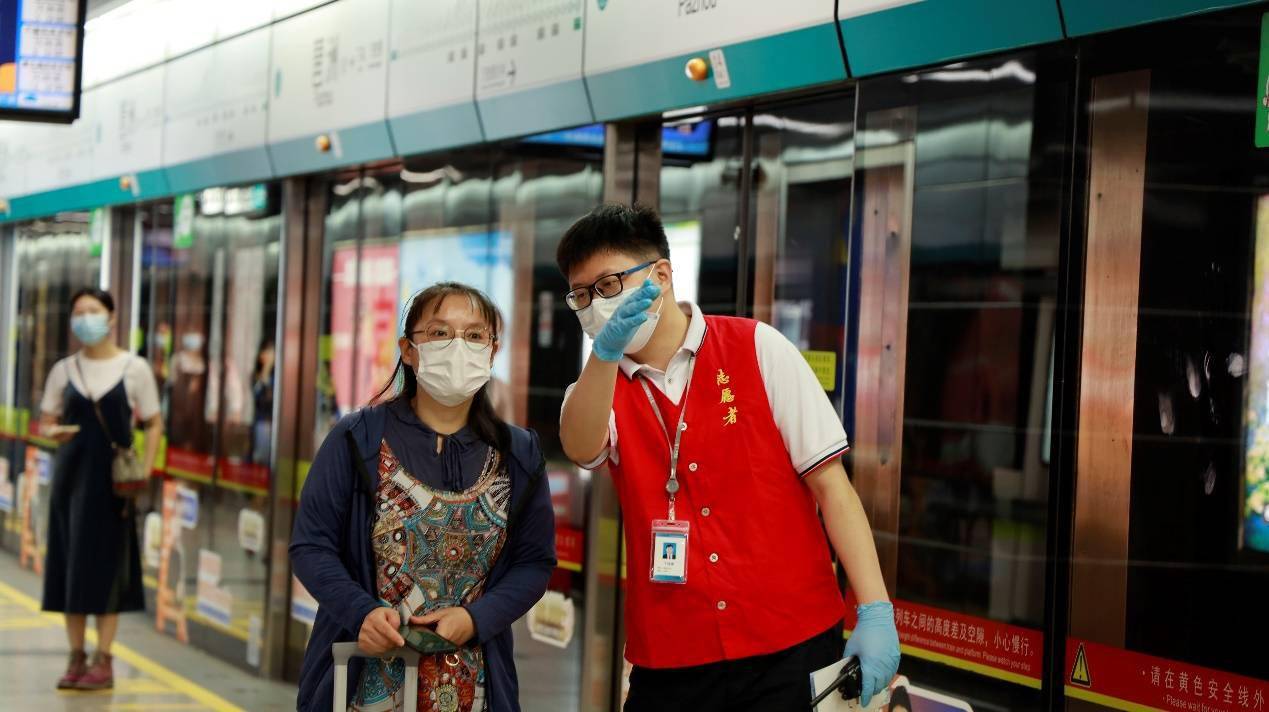 最美志愿红2000名地铁志愿者服务广交会