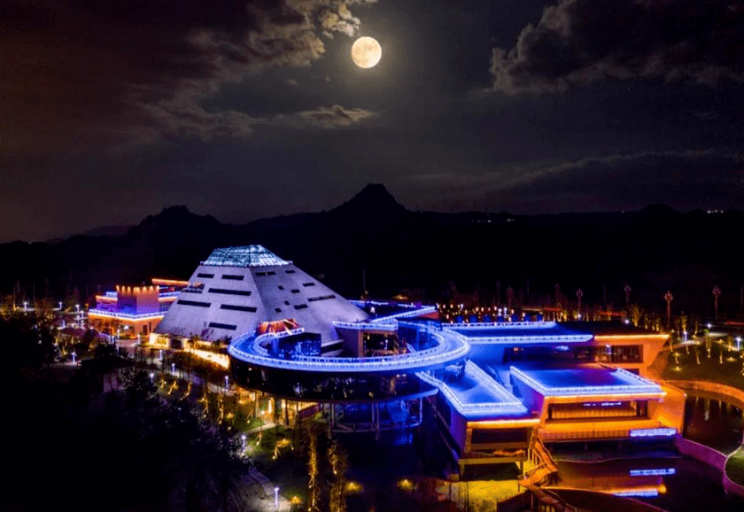 龙里龙吐水夜景图片