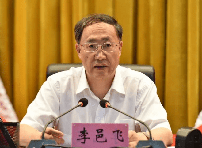 李邑飞任新疆生产建设兵团党委书记