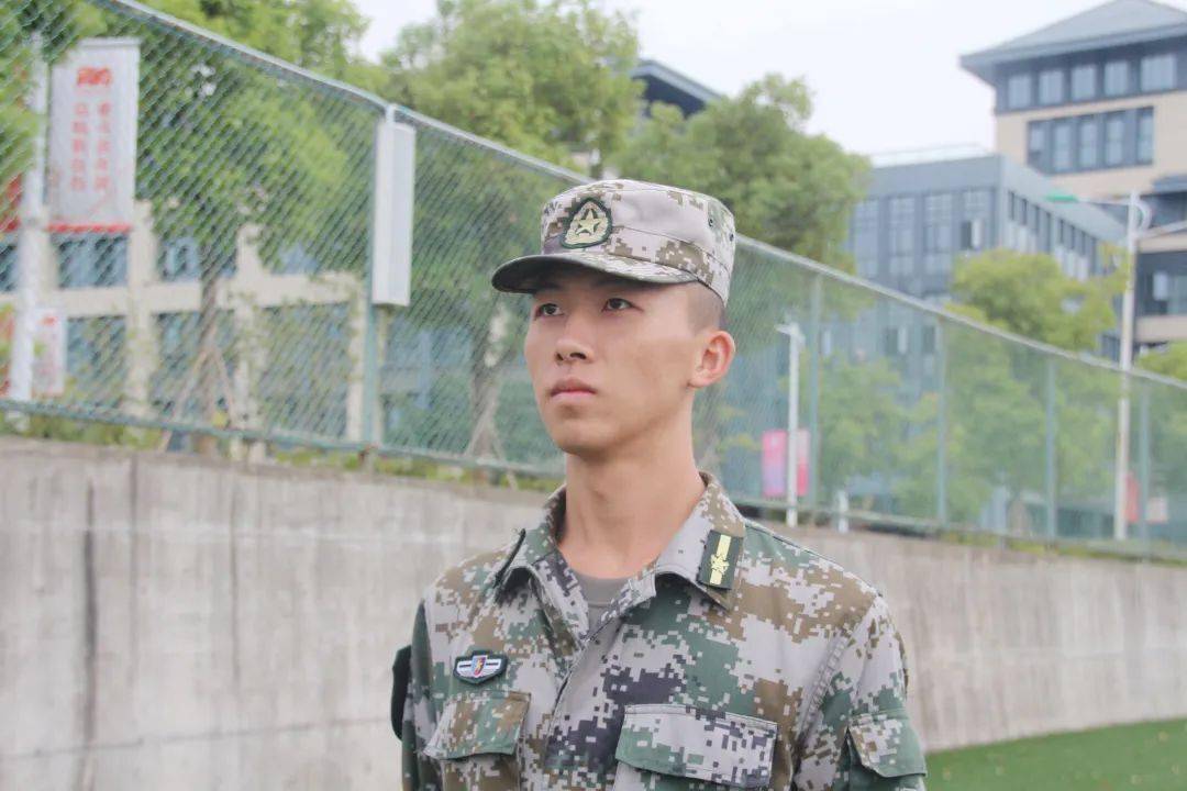 闲云潭影日悠悠物换星移几度秋相信大家在朝夕相处中都体会到了教官们