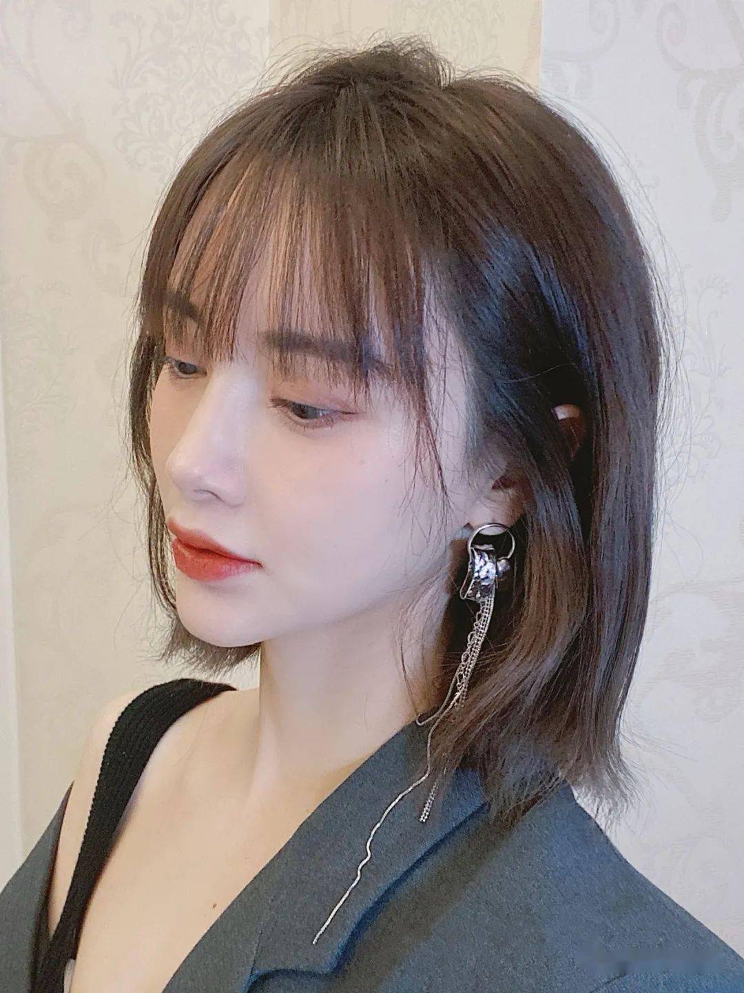 十足且非常的好打理不长不短的长度网红锁骨短发是最受女生欢迎的短发