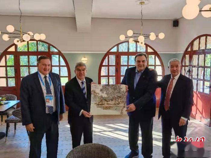 于再清|于再清向巴赫赠送中国画《赫拉神庙之秋》