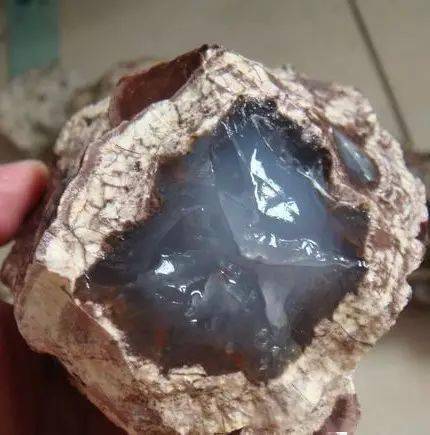 国内外玛瑙矿挖掘现场揭秘,太辛苦了!