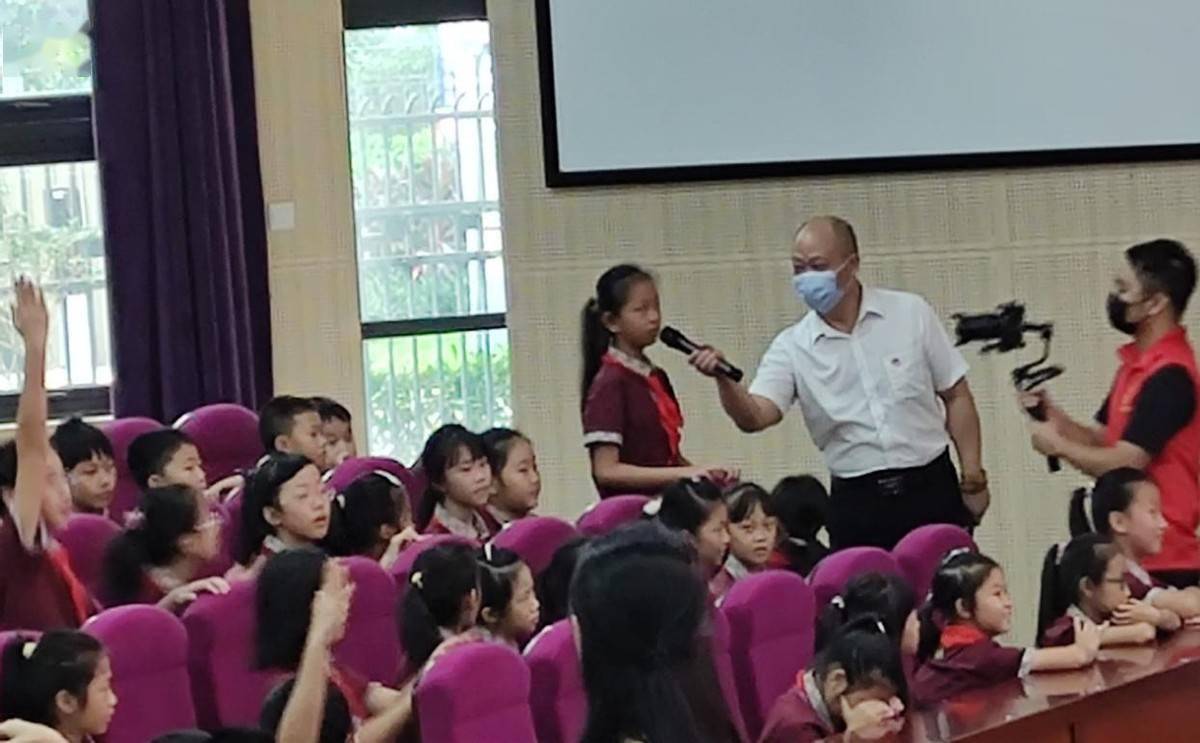 助成长——广东省珠海市"青年普法志愿者法治文化基层行"走进云峰小学