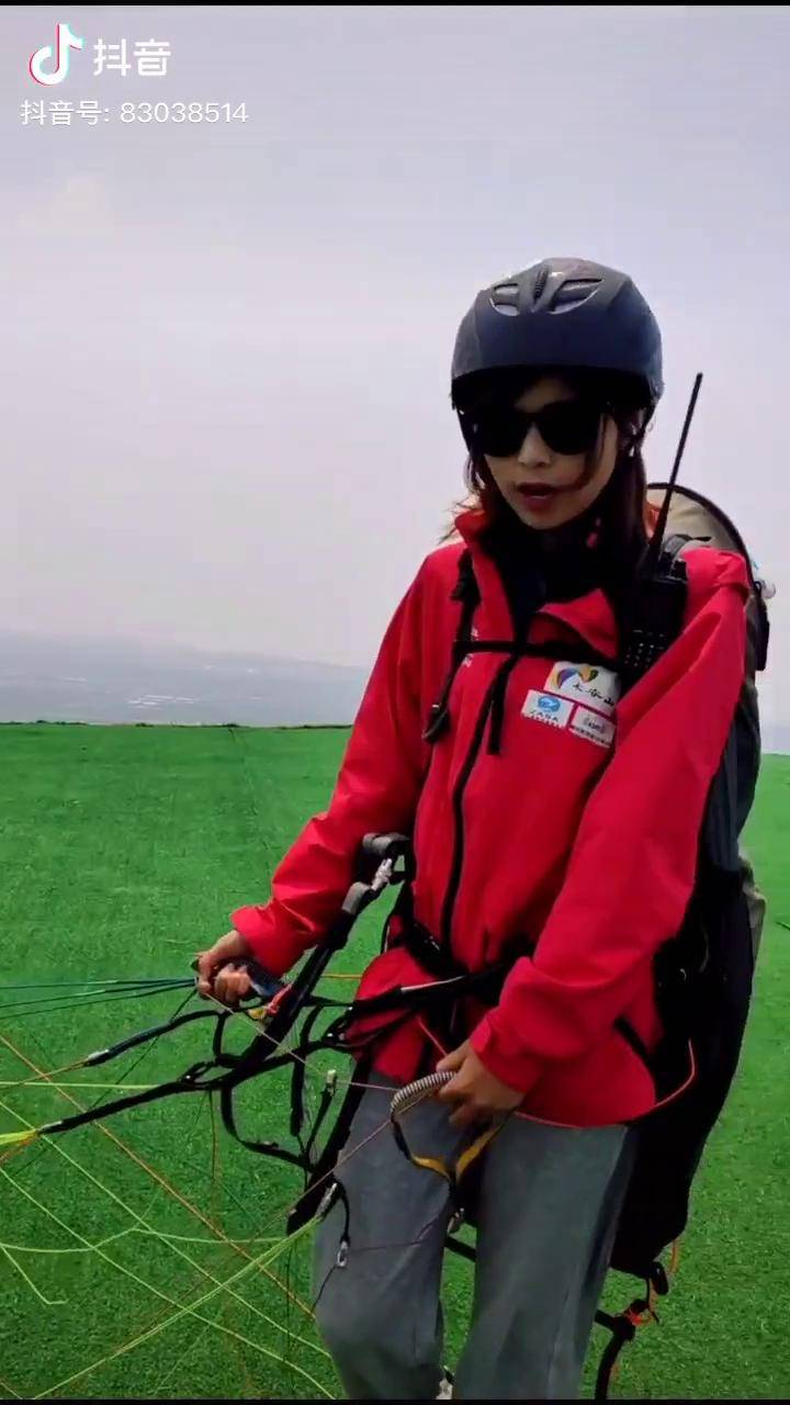 唤醒内心蛰伏的翅膀我想要寻找故乡中的那一片蔚蓝小姐姐起飞魅力全开