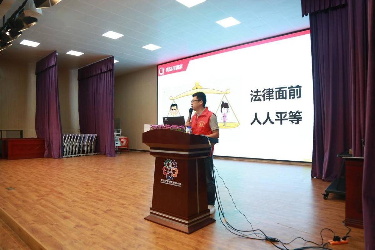 助成长——广东省珠海市"青年普法志愿者法治文化基层行"走进云峰小学