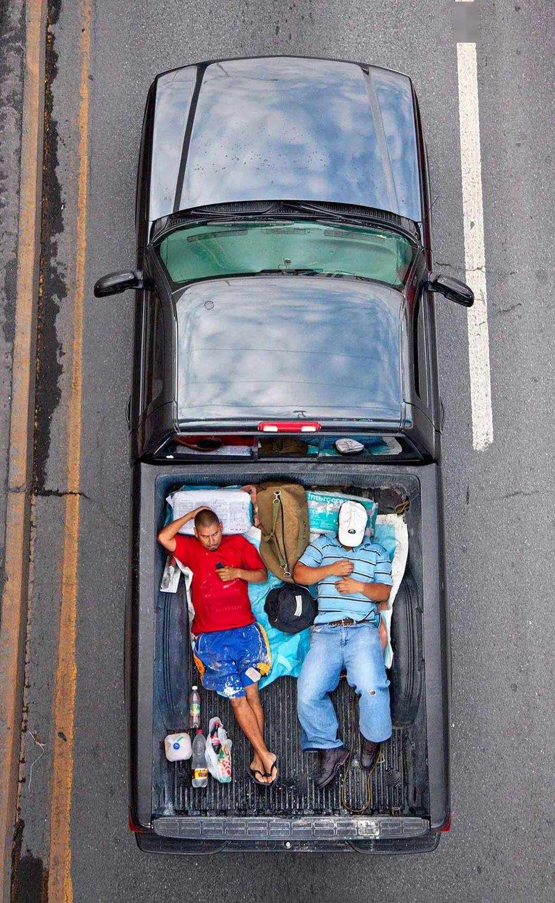 最繁忙公路上的搭车人