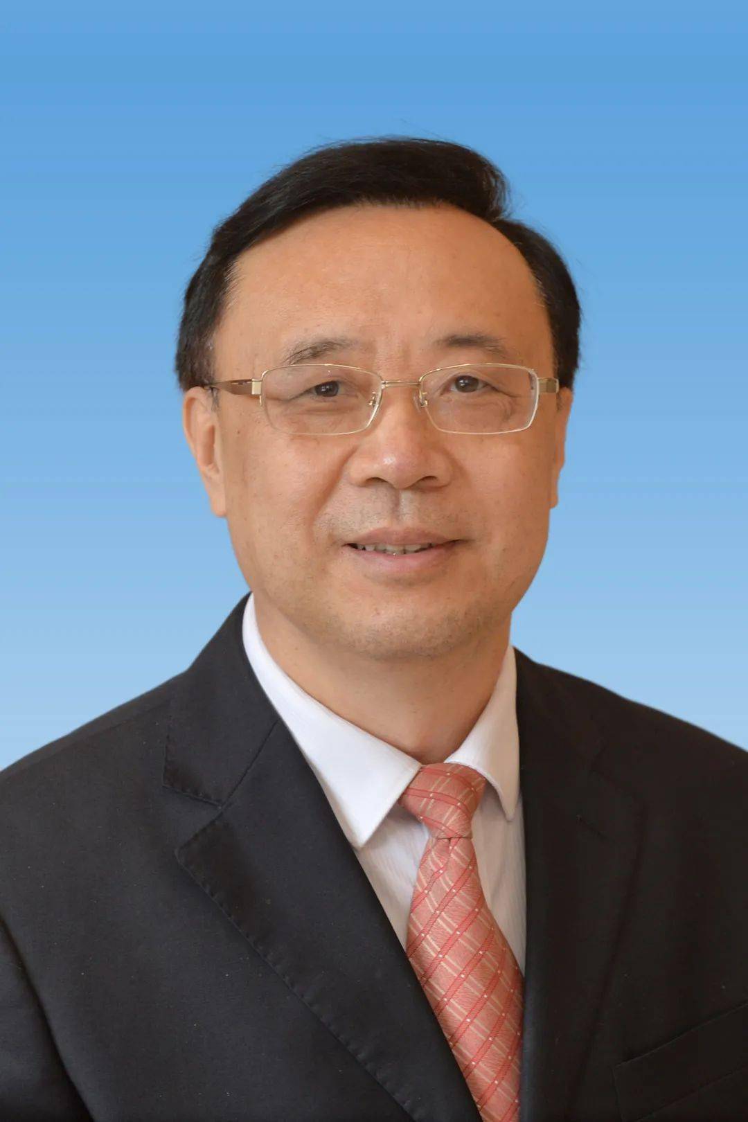 曾令鹏女,汉族,1965年10月生,在职研究生学历,中共党员,现任内江市