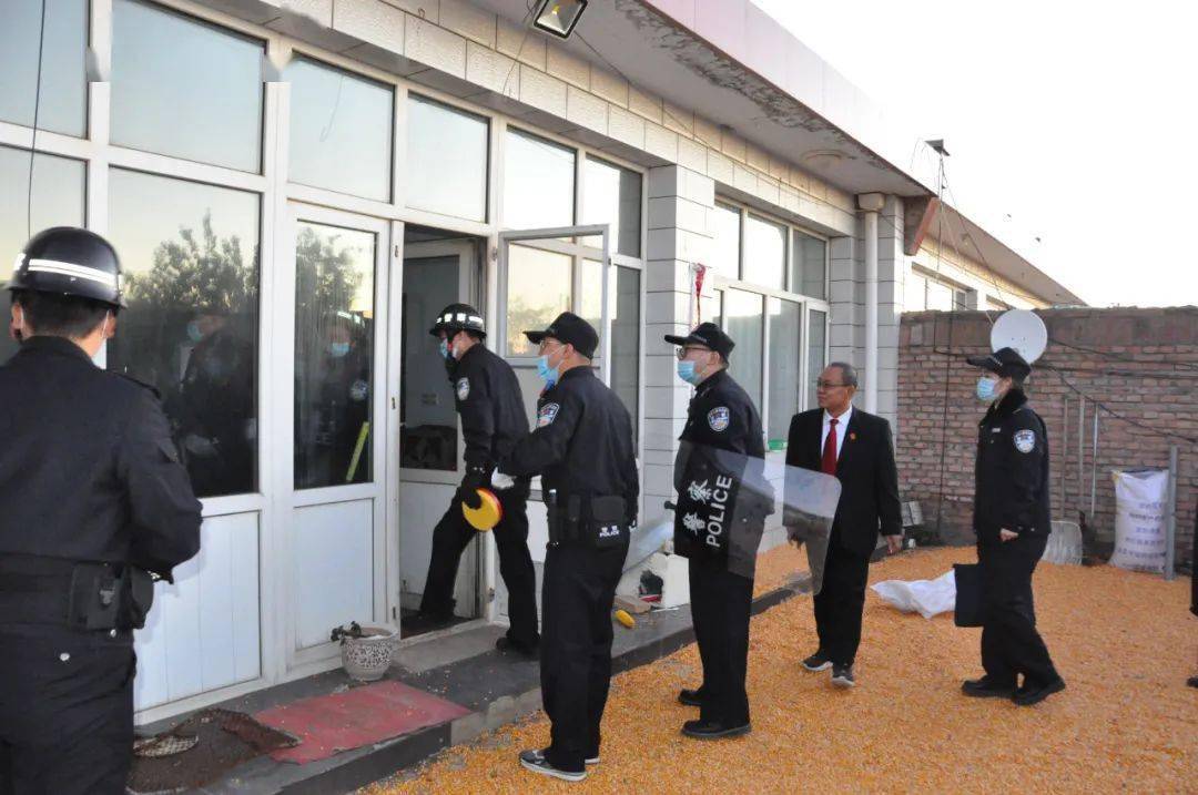 阳原法院行动现场这次统一执行行动充分体现了张家口法院打击老赖