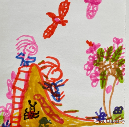 孩子们用绘画表征户外滑草的欢乐时光/////////////////////起初纸箱