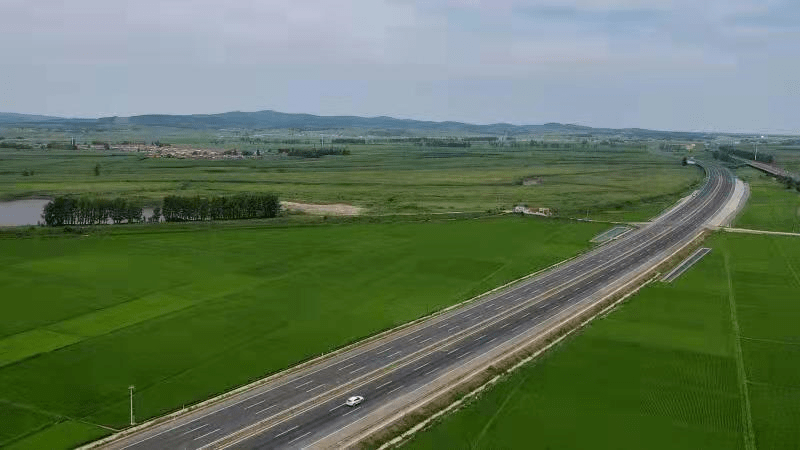 长伊公路全线通车使用