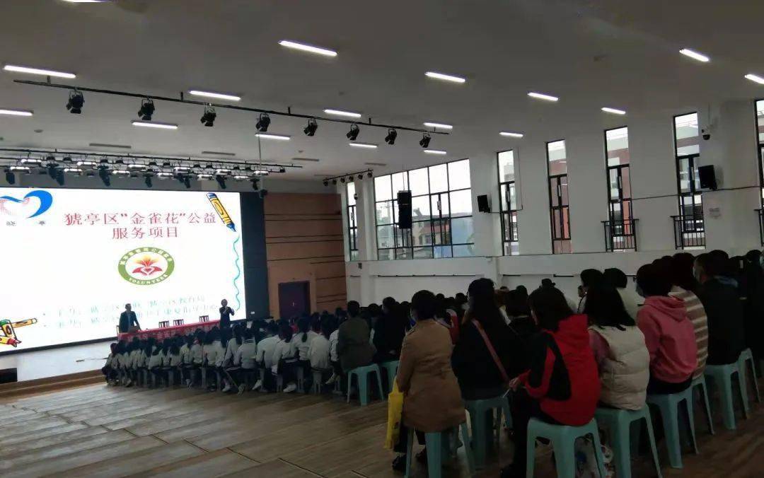 讲座中,猇亭区精神卫生康复中心主任杨远军医生围绕"少年儿童常见心理