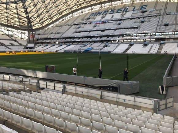 rmc:对阵巴黎前为了应对球场可能的投掷物,马赛主场加装防护网