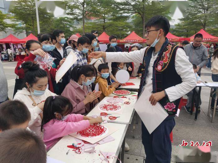 市民|深圳市民全家出动体验第二届非物质文化遗产家庭日活动