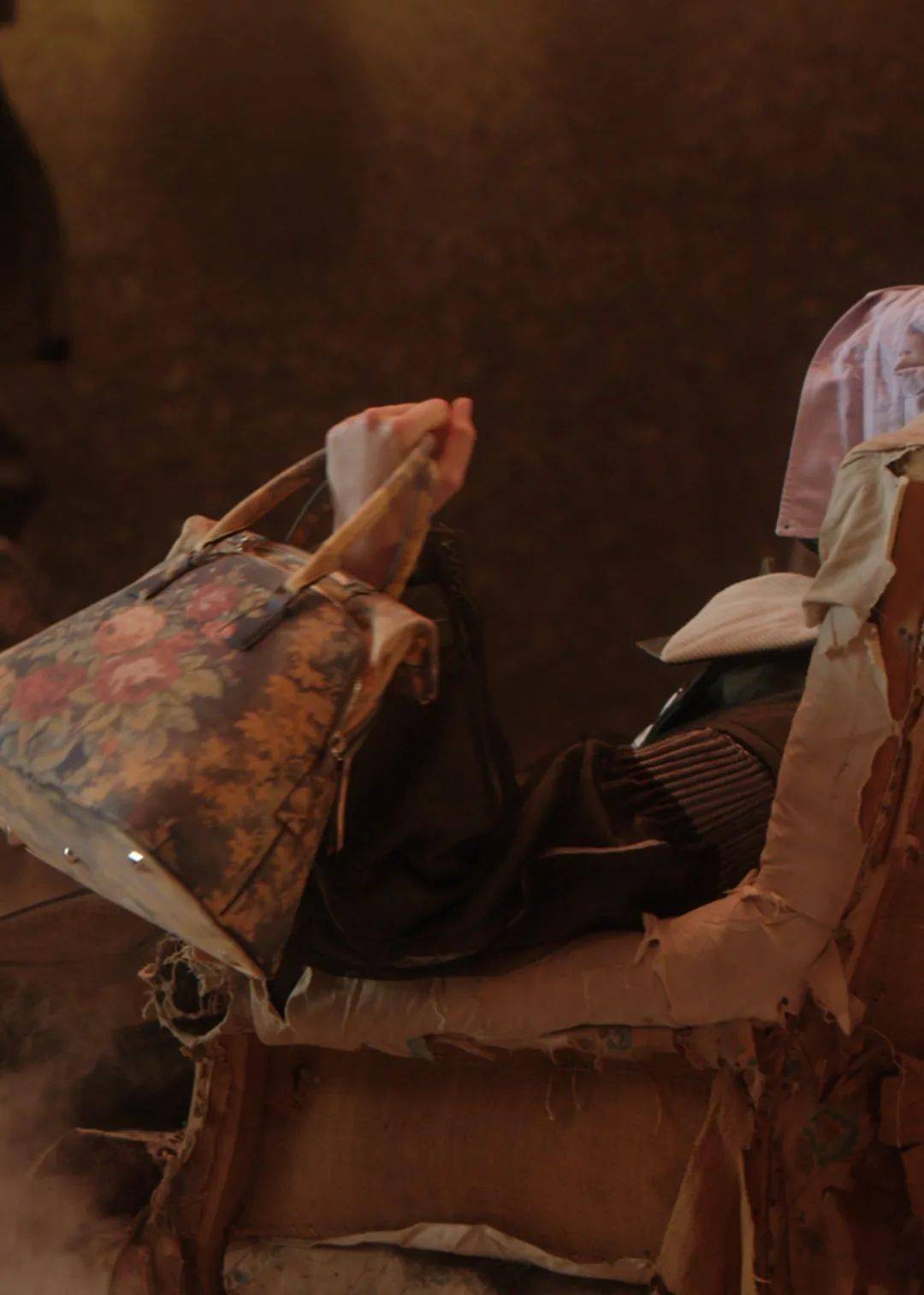 设计 Maison Margiela 2022 春夏系列 带你进入 “时尚鬼才”John Galliano的幻想世界