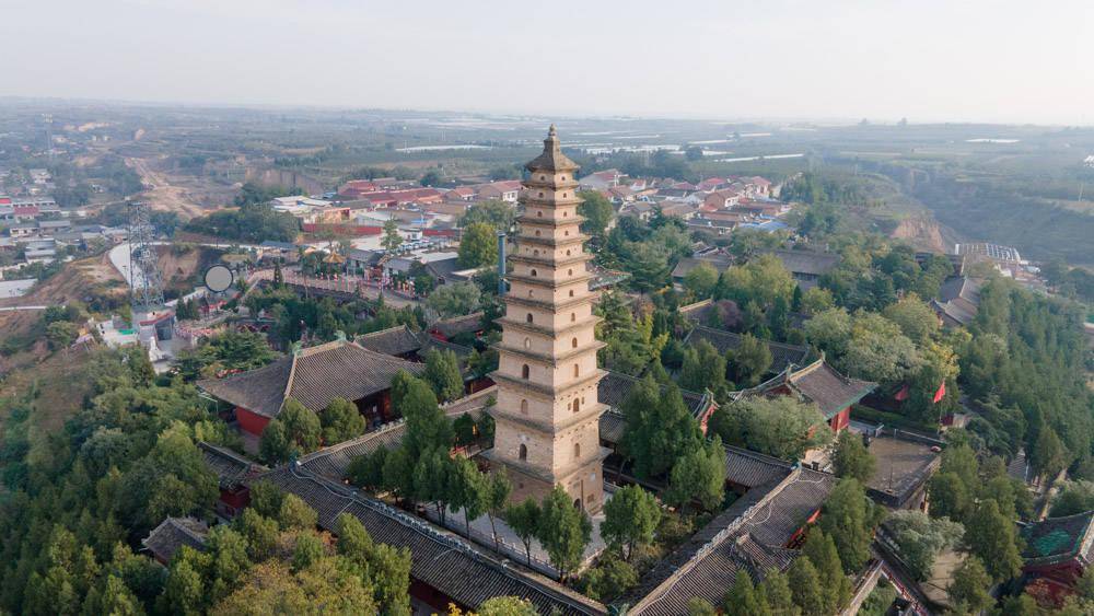 始建于唐武则天时期的山西省永济市普救寺,位于蒲州古城东3公里的峨帽