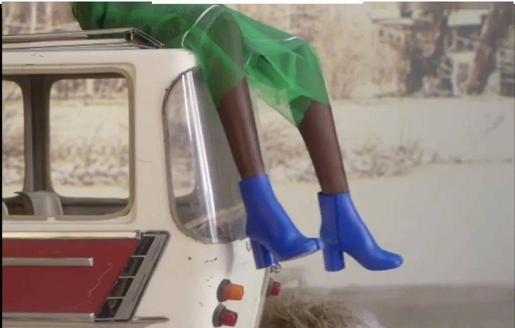 设计 Maison Margiela 2022 春夏系列 带你进入 “时尚鬼才”John Galliano的幻想世界