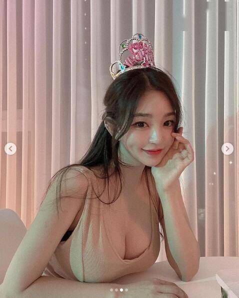 Yeon长相清纯身材硬核！酒窝小姐姐Kim Do Yeon美图赏