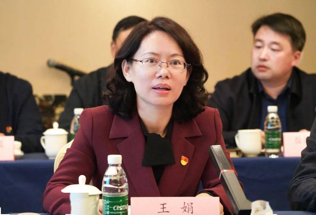 长期从事地理信息技术理论研究和工程应用,在智慧城市,国土资源信息化