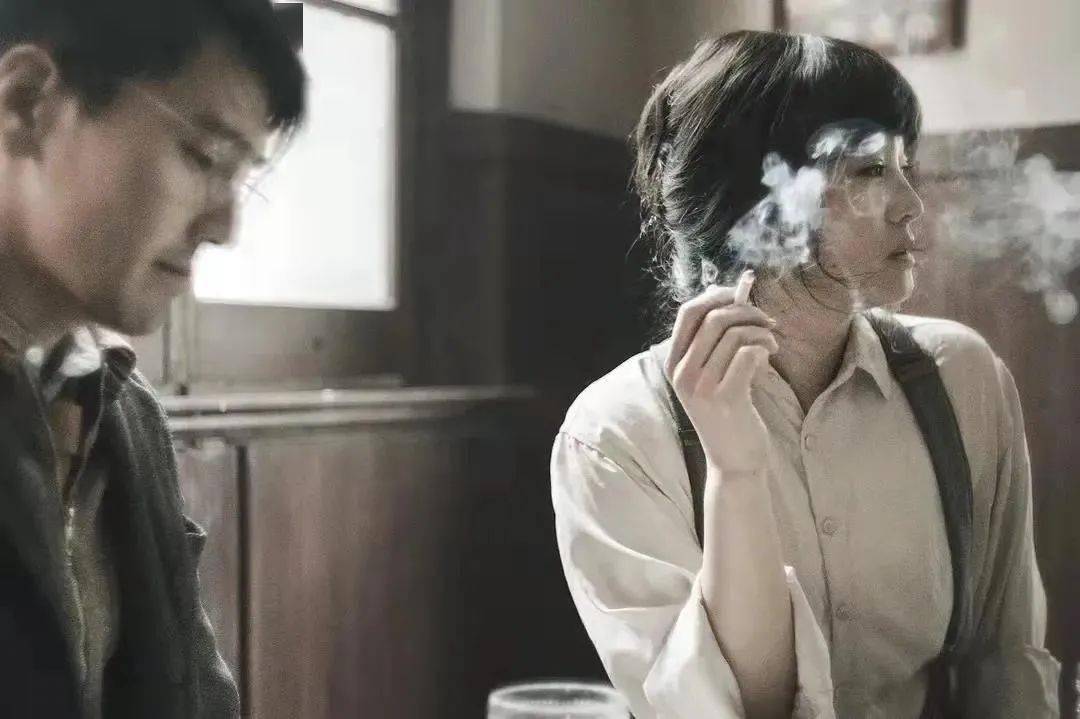 上海 就这?巩俐演的女间谍穿白衬衫就演完了一场电影?