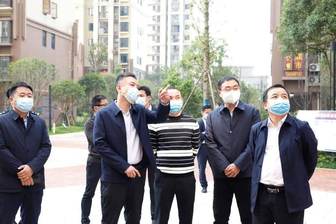 区委书记周凡督导疫情防控工作