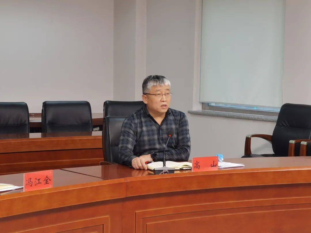 区委教工委书记,区教委主任冯江全出席并主持会议.