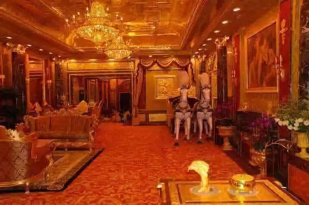 震撼!中国惊现一座价值105亿黄金豪宅,连马桶都是黄金打造