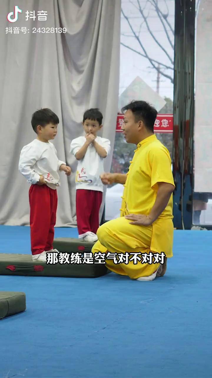 过完年后总是哭着不想上课,你看教练是怎么哄孩子的 暮登武苑 新密