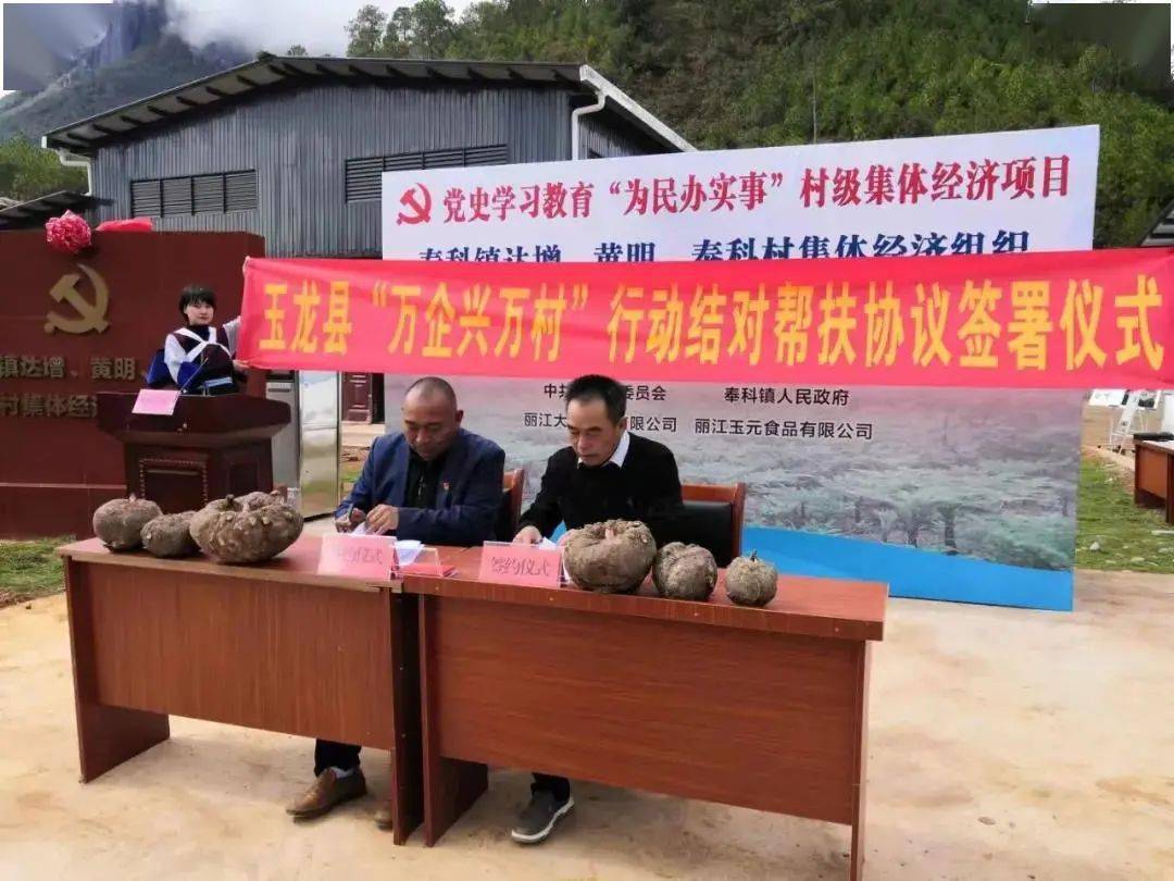 要抱抱举高高华坪特警救助的这只猕猴萌化了