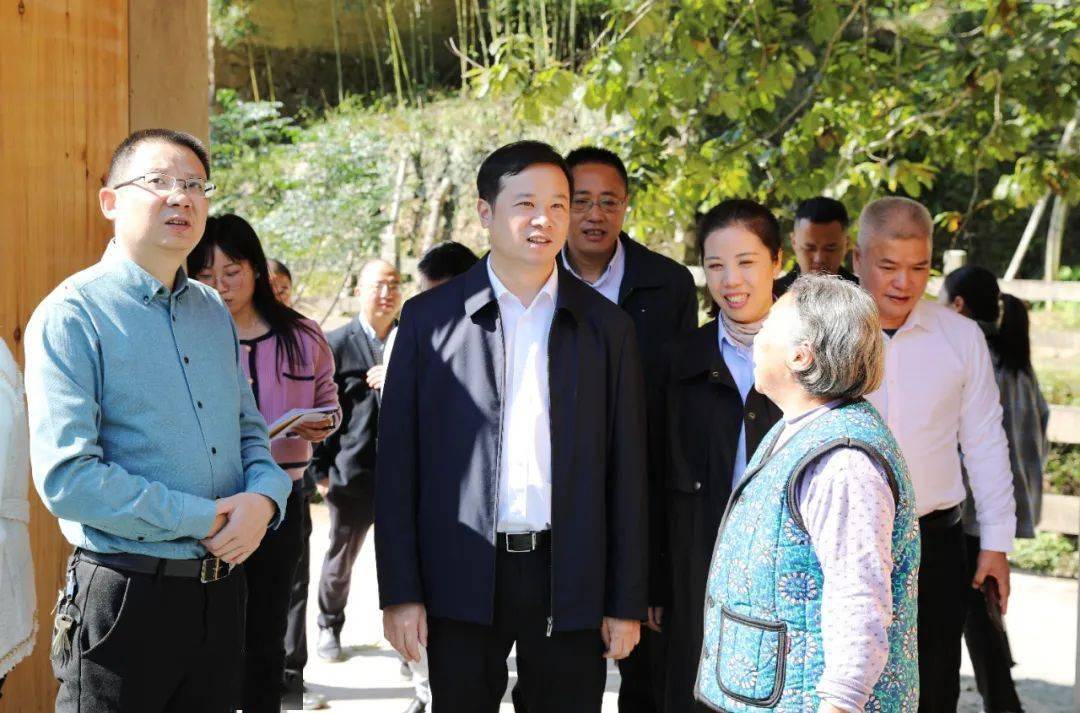 10月24日,县委副书记,代县长张永森深入犀溪镇开展"再学习,再调研,再