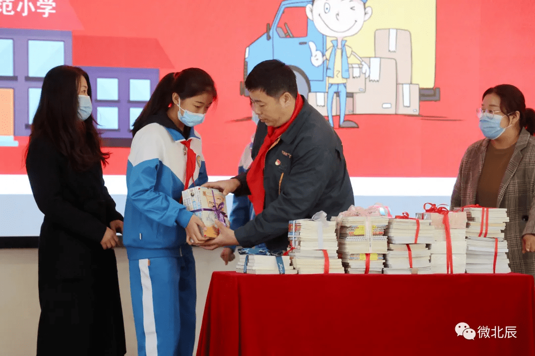 活动中,第二模范小学师生和正宁县北辰小学进行了网络视频连线交流