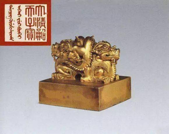 康熙末年皇室争权夺利严重,雍正以后就采取秘密建储的方式,将选定的