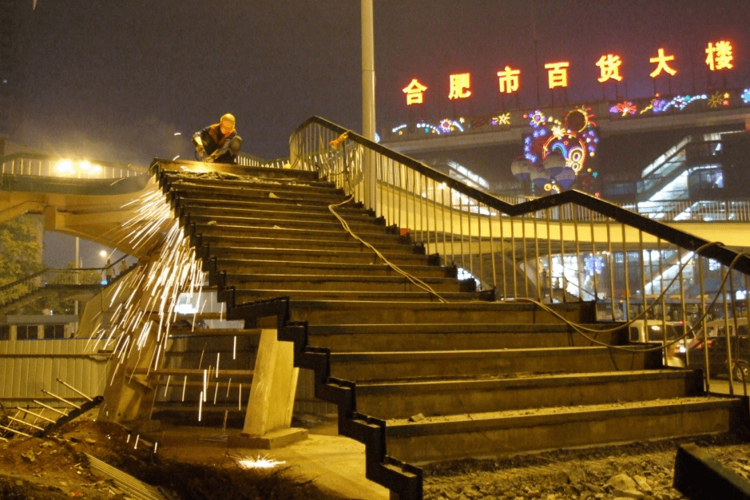 上世纪80年代建成是合肥城区第一座人行天桥其中,四牌楼人行天桥六安