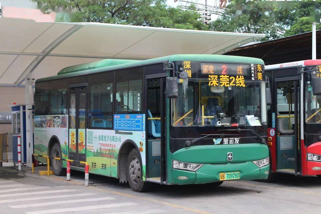 深莞2线采用的是绕行天新街通过,但天新街上有一处限高架,公交车无法