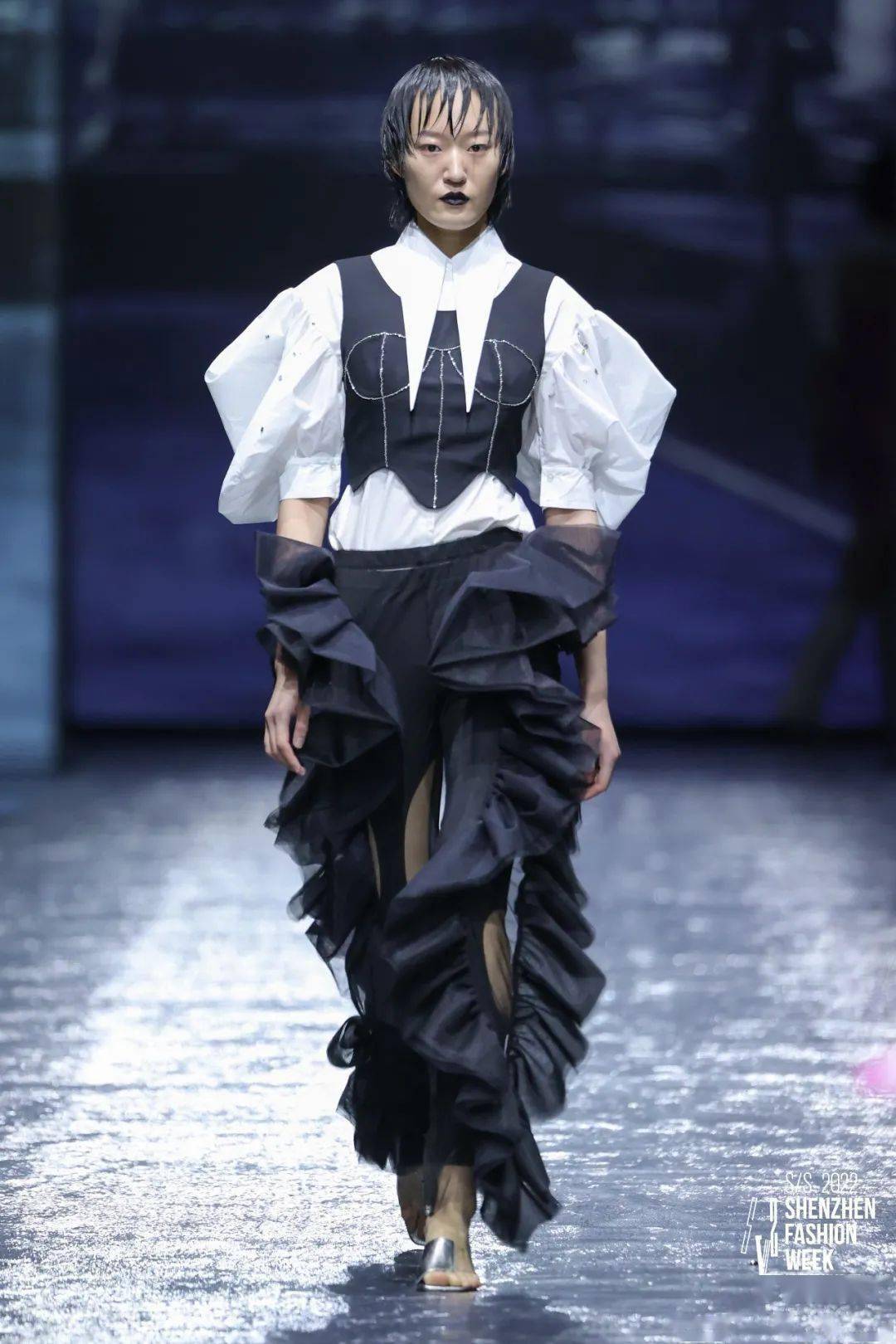 服装 S/S2022深圳时装周｜DAY4：别样角度，诠释「型」之烂漫