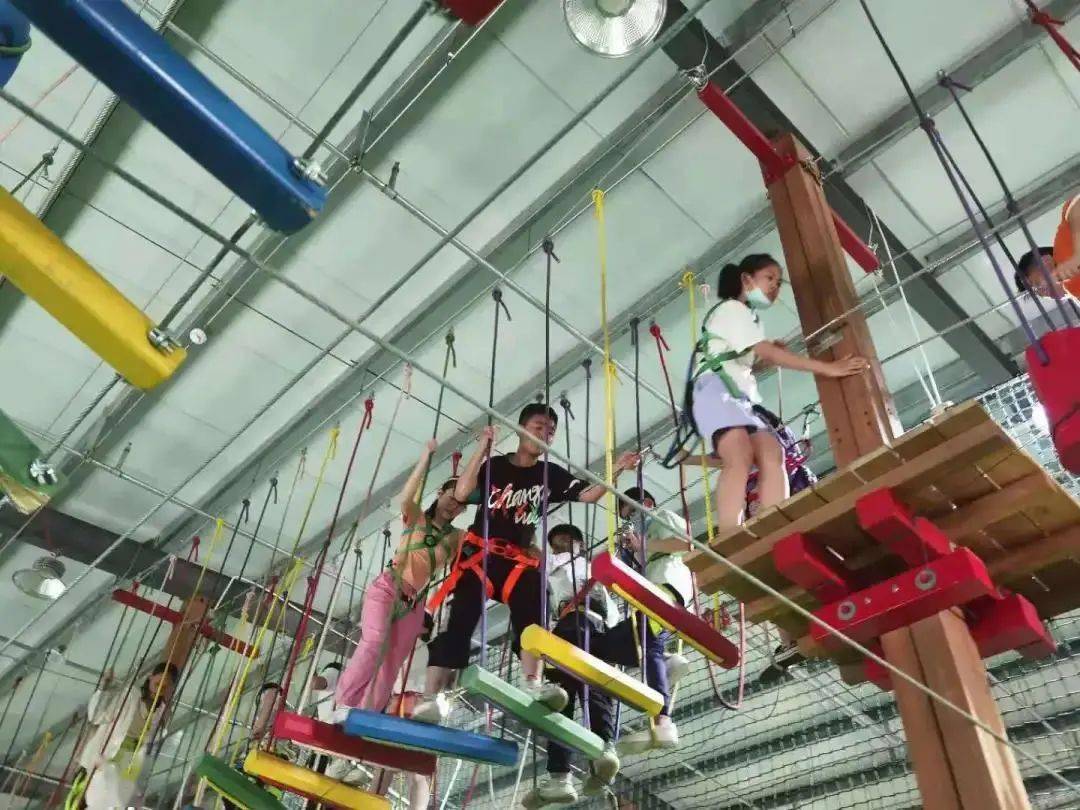 幼儿编程,高空拓展,航空航天馆开展缤纷多彩的公益体验课界首市悠乐岛