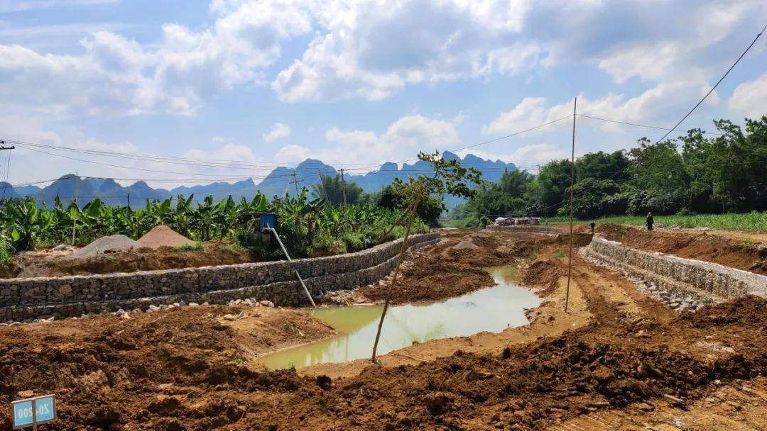 龙州狠抓中小河流治理助力乡村风貌提升