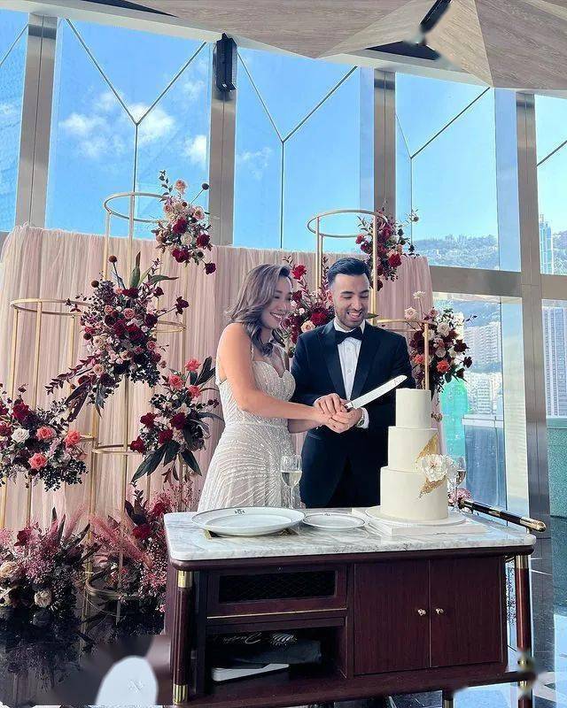 陈凯琳|感动到哭！龙凤胎弟弟补办喜酒，陈凯琳大晒与一对新人合照！