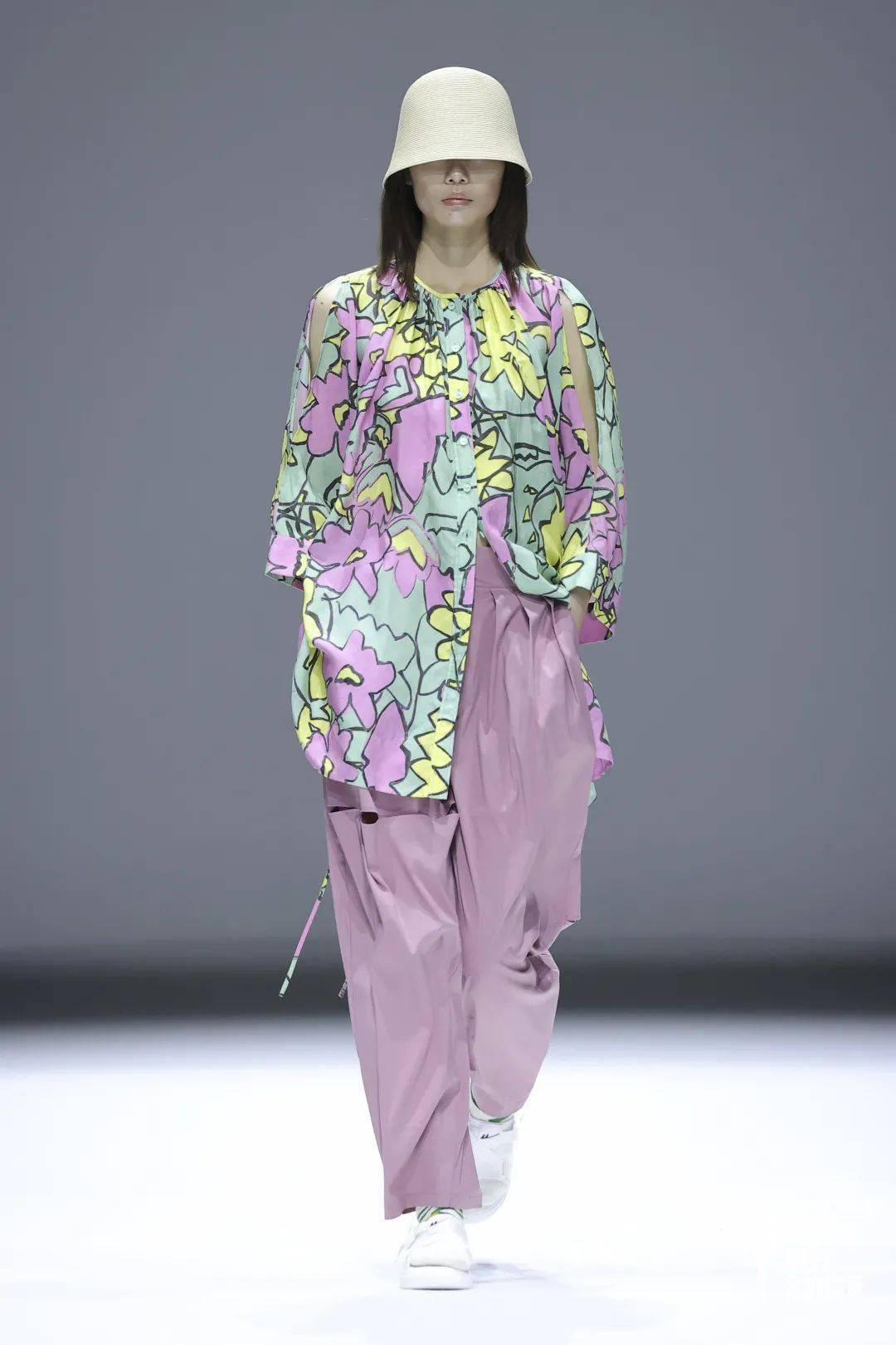 服装 S/S2022深圳时装周｜DAY4：别样角度，诠释「型」之烂漫