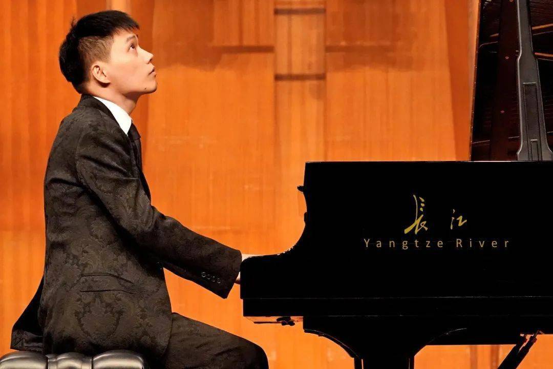 本届"金钟奖"钢琴比赛选手 赵帅(西安音乐学院选送)本届"金钟奖"钢琴
