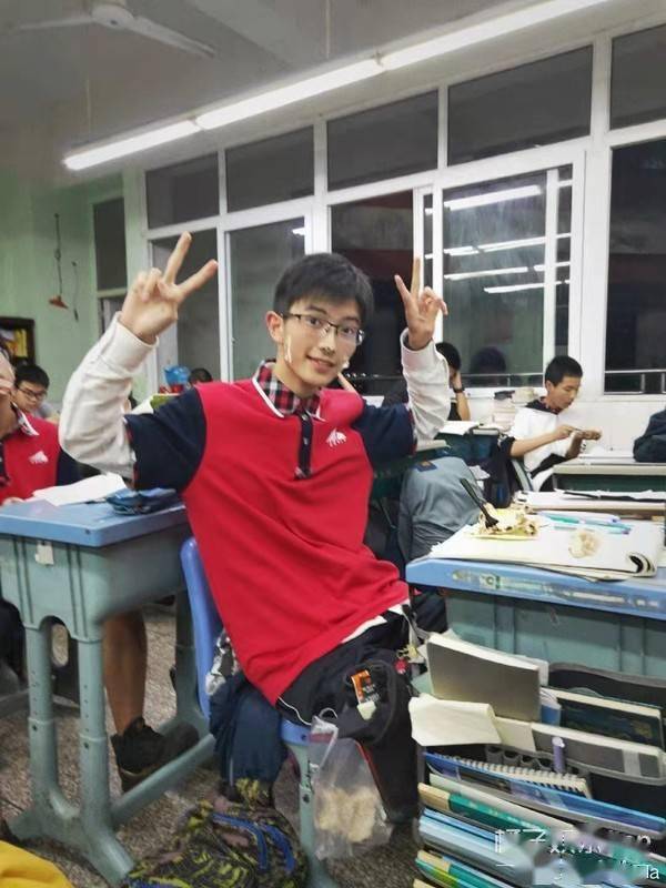 校园小说男主从此有了脸…