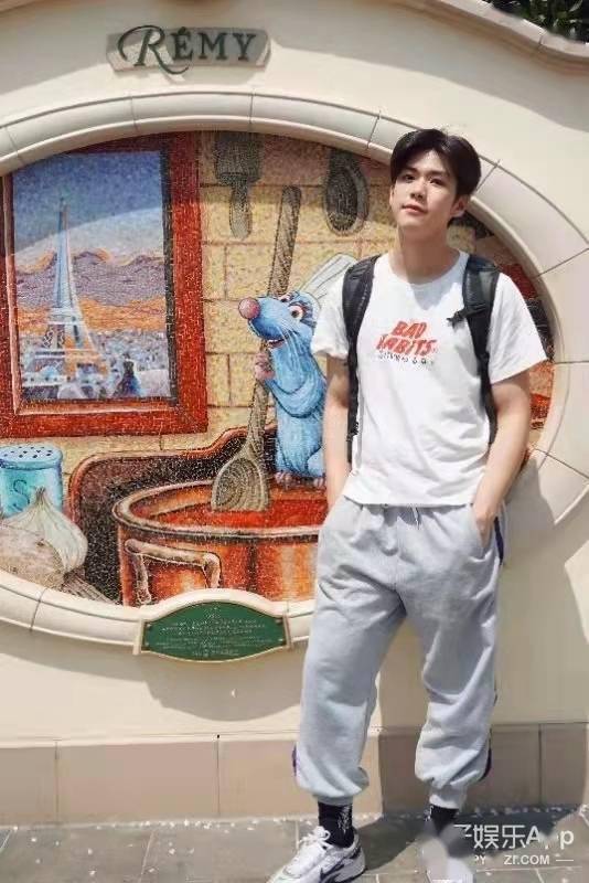 校园小说男主从此有了脸…