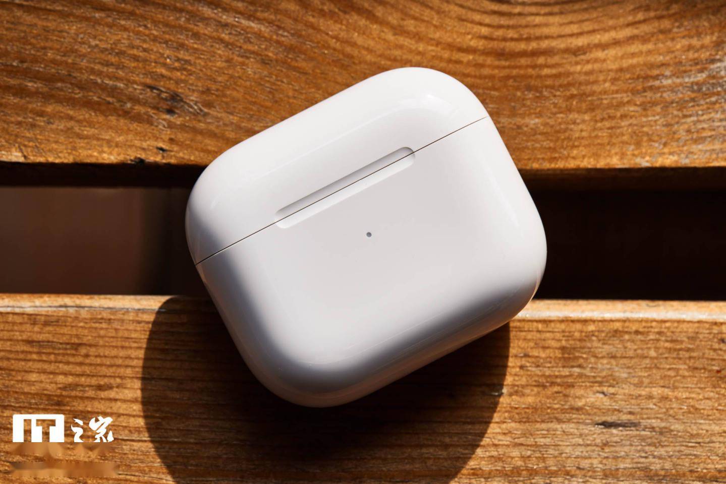 轮廓|【IT之家开箱】苹果AirPods 3图赏：全新轮廓设计，支持空间音频