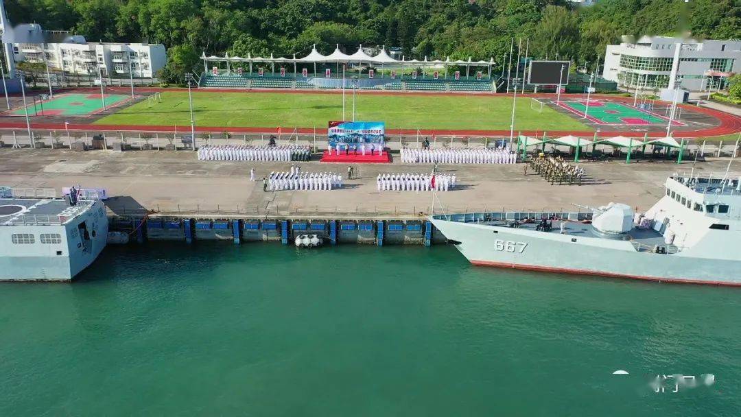 荣耀荆门舰巡防香江履行香港防务使命