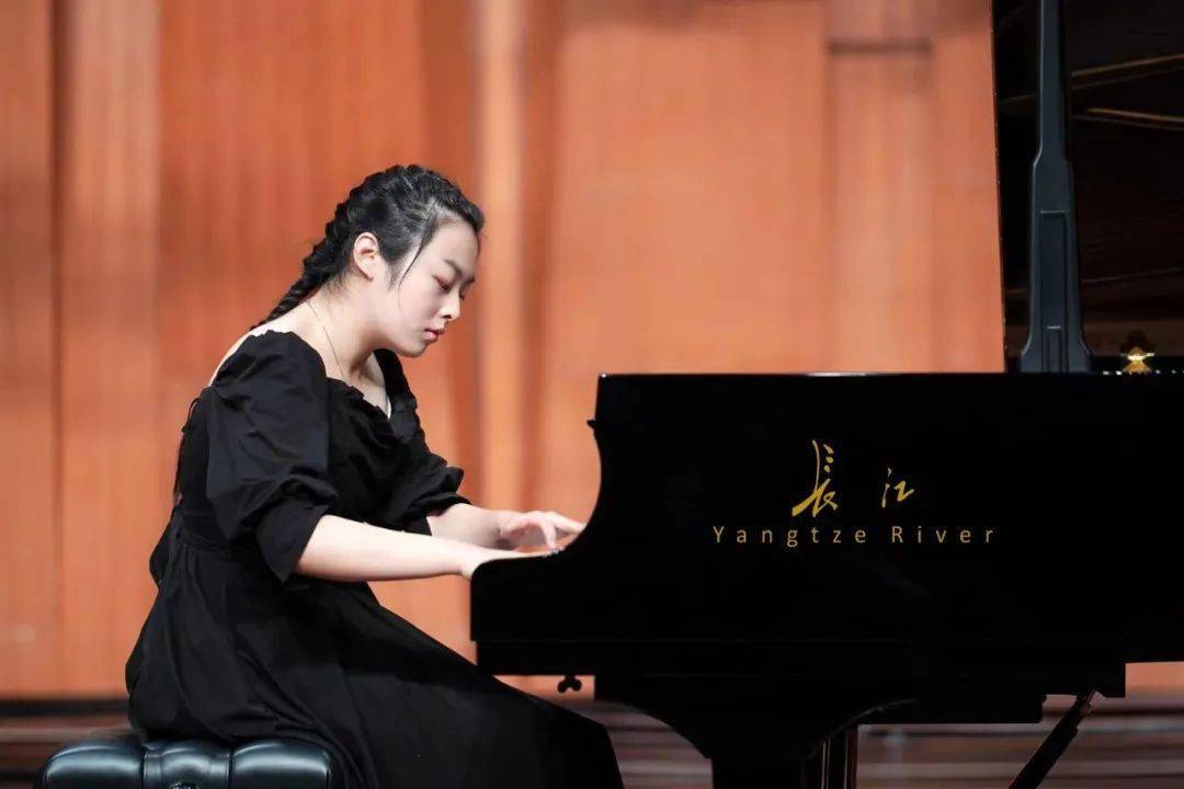 长江钢琴入选第十三届中国音乐金钟奖钢琴比赛用琴