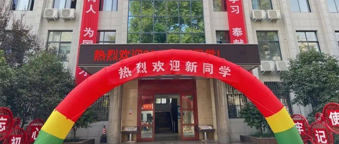 迎新现场直击，这些暖心瞬间你get了吗？_工作