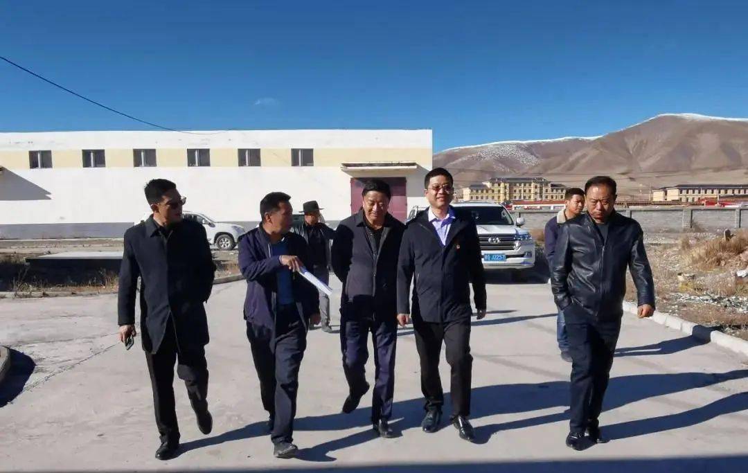 县委书记池永杰县委副书记县长普措格来到玉树州粮油