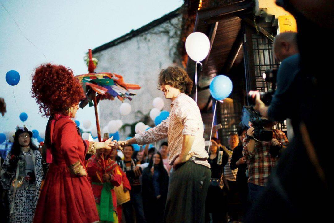 戏剧节|金星在乌镇戏剧节开吐槽大会,点评批评孟京辉赖声川格局太小