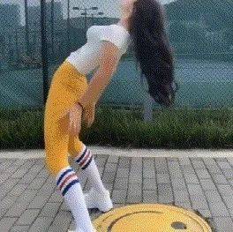 搞笑GIF:别去找工作了、来她们家应聘老公吧!_老妈