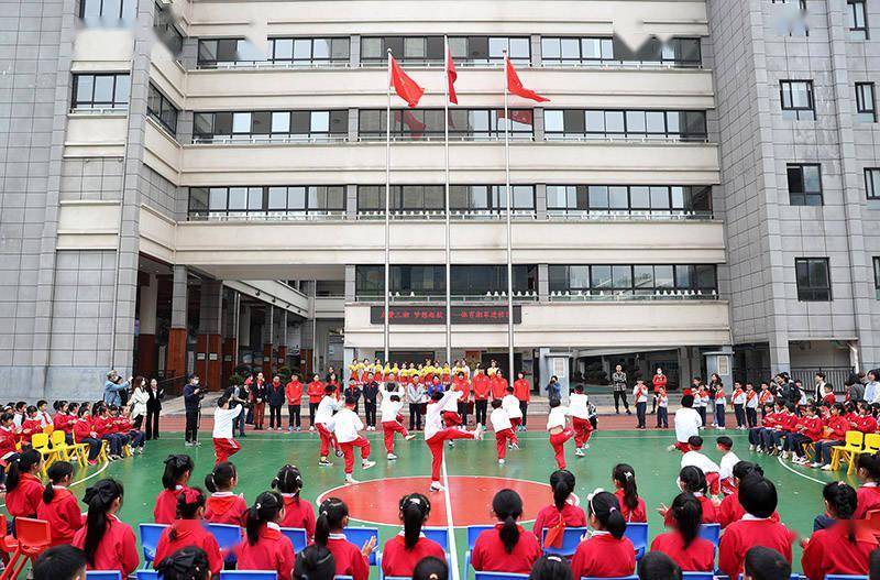 省教育厅联合举办的"体育湘军进校园"活动来到长沙市芙蓉区大同小学,9